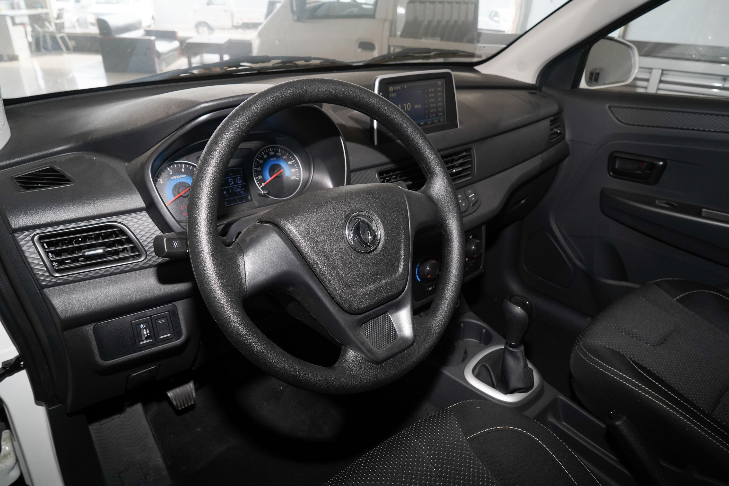 Dfsk glory 330 interior